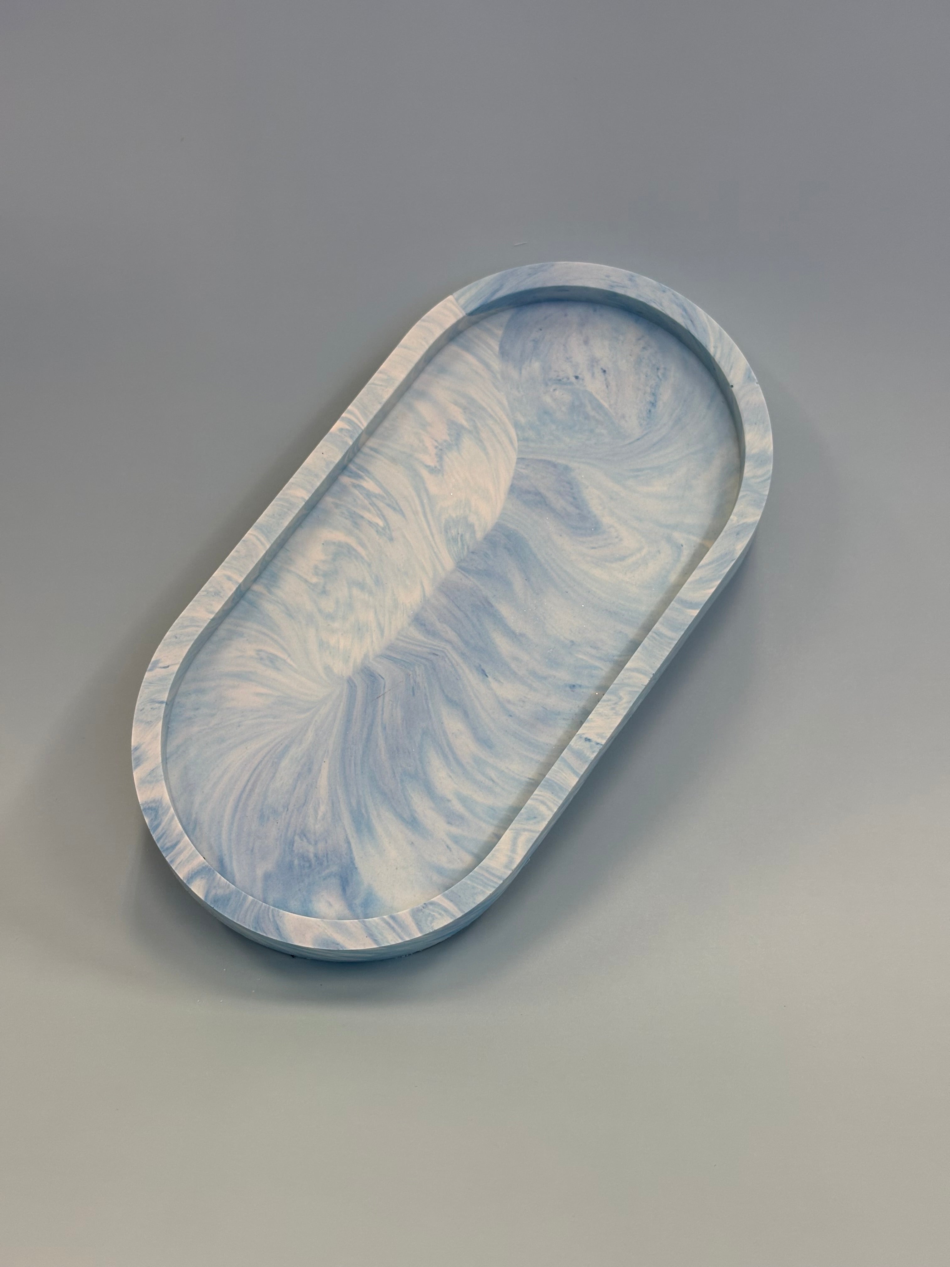 Podstawka owalna z Jesmonite – marmurkowa tacka dekoracyjna