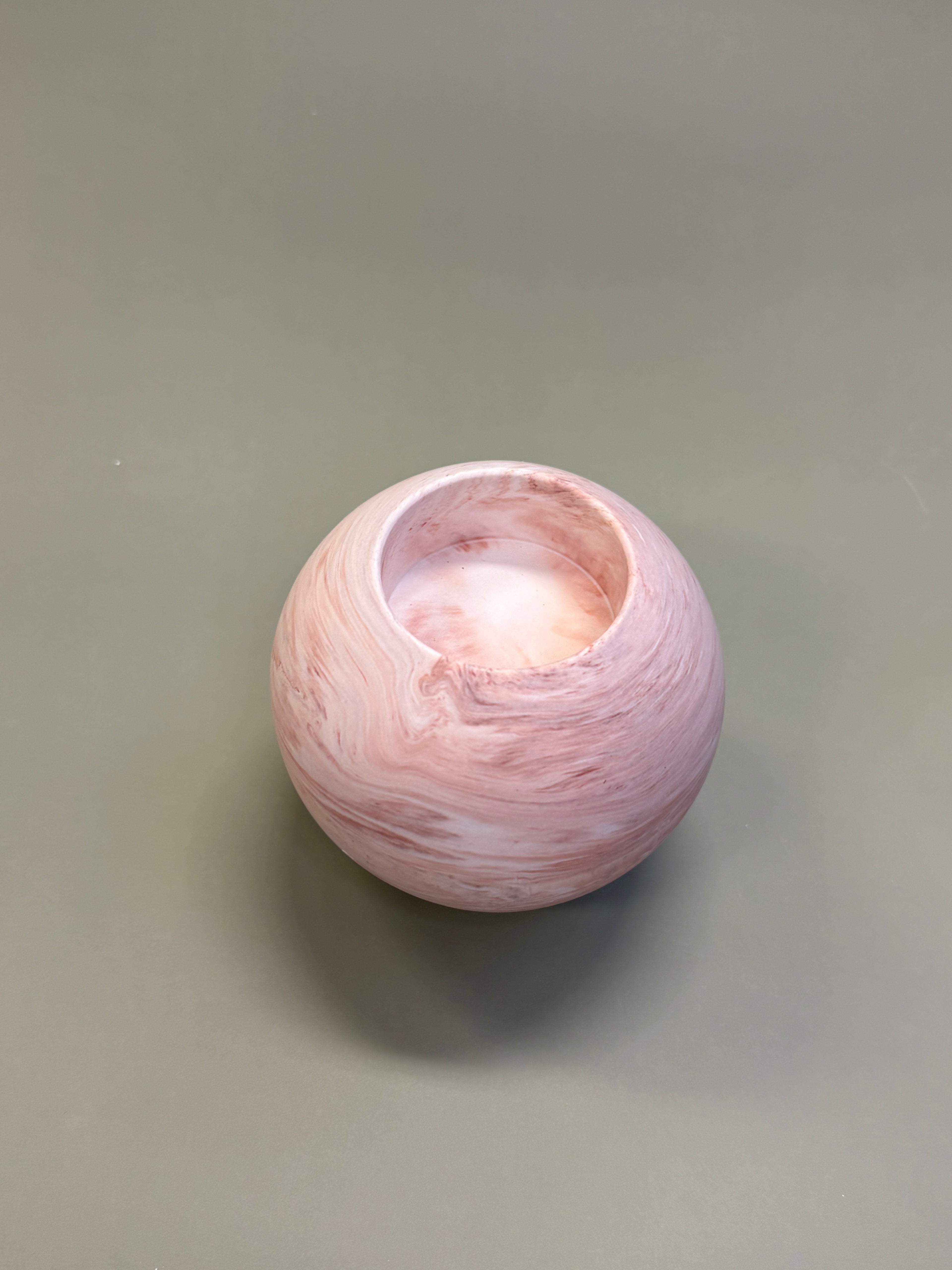 Świecznik kula marmurek z Jesmonite – na tealight / podgrzewacz 8 cm