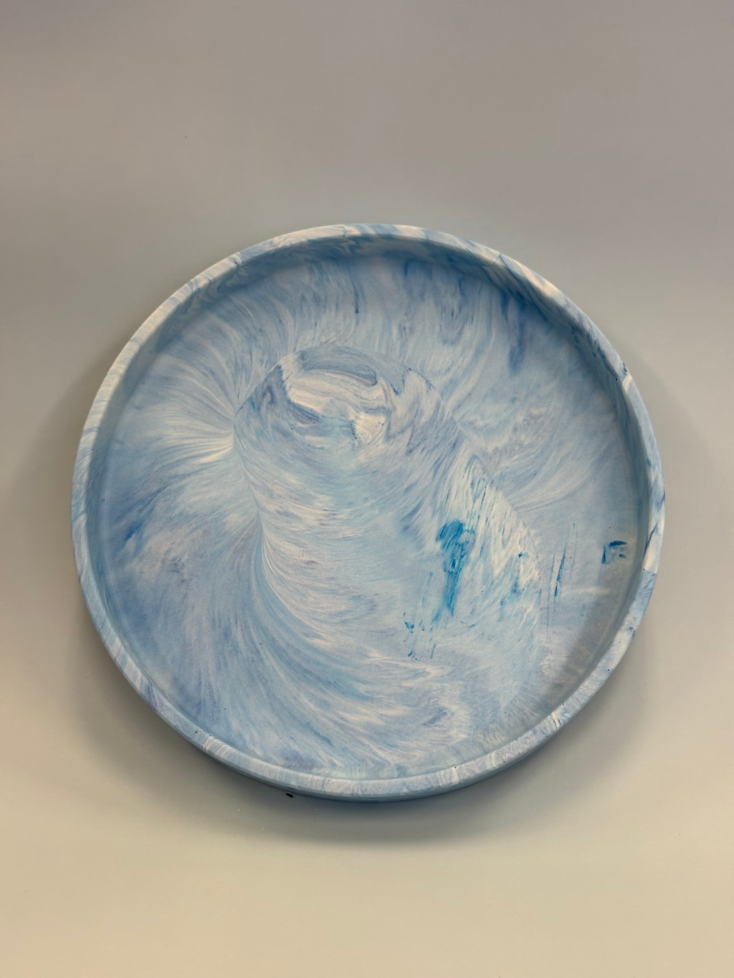 Tacka okrągła mała z Jesmonite – marmurkowa taca dekoracyjna 17 cm